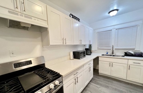 Vernon Casa | 2 Bedroom Home W/ Washer & Dryer ✨