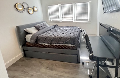 Vernon Casa | 2 Bedroom Home W/ Washer & Dryer ✨