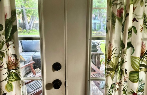 Florence Casa | 2 bedroom home with cozy back porch retreat