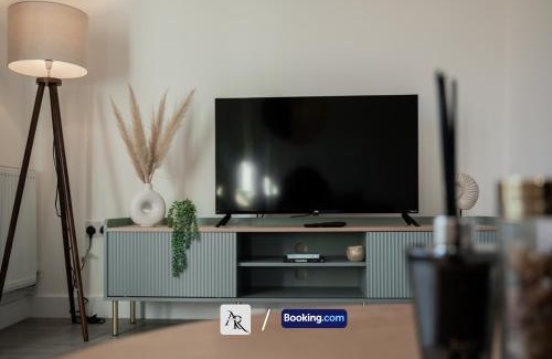 Colchester Casa | 2 Bedroom House By AR Properties Short Lets & Serviced Accommodation Colchester with Garden