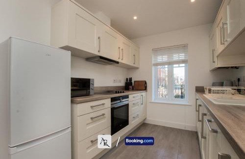 Colchester Casa | 2 Bedroom House By AR Properties Short Lets & Serviced Accommodation Colchester with Garden