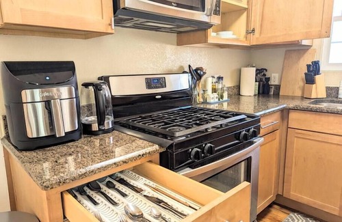 City Park Casa | 2-Bedroom house close to Zoo, Museum and NJH Hospital