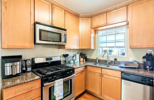 City Park Casa | 2-Bedroom house close to Zoo, Museum and NJH Hospital
