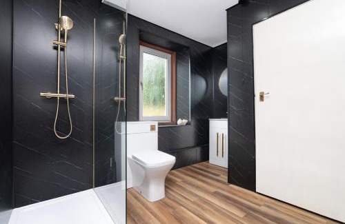 Annan Casa | 2 Bedroom House - Free Parking