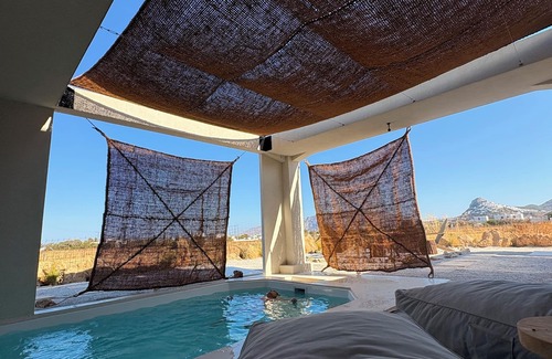 Skiros Casa | 2-bedroom house in adorable Molos with Starlink and private pool