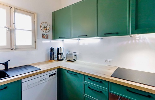 Port Grimaud Casa | 2 bedroom house in Port Grimaud - canal view, 15m-mooring, WIFI
