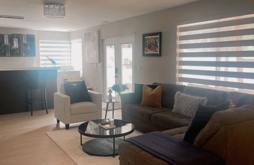 Kent Casa | 2-bedroom house in Kent with WiFi, AC & Huge tiled backyard