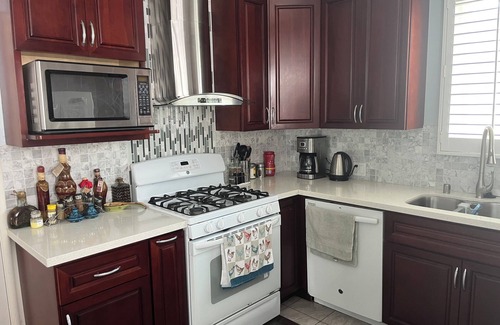 Westlake Casa | 2 Bedroom House near SFSU w/ kitchen and free parking