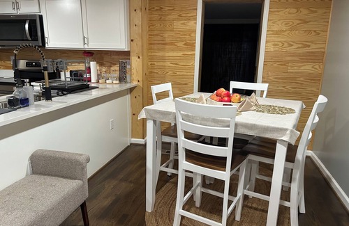 New Castle Casa | 2- Bedroom House Newly Remodeled Relaxing Escape