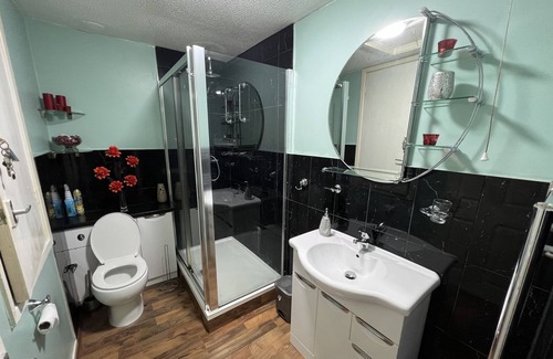 Birmingham Casa | 2 Bedroom House Pristine and Comfortable