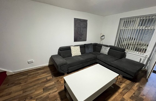 Birmingham Casa | 2 Bedroom House Pristine and Comfortable