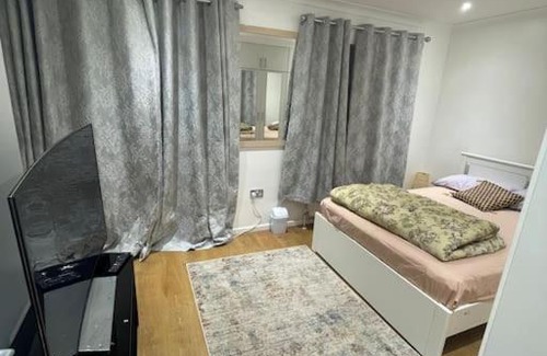 Lady Margaret Casa | 2 Bedroom House - West London