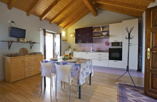 Comero Casa | Casa de 2 habitaciones con piscina, hermosa área al aire libre y maravillosa vista al lago
