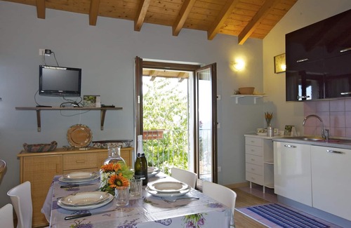 Comero Casa | Casa de 2 habitaciones con piscina, hermosa área al aire libre y maravillosa vista al lago