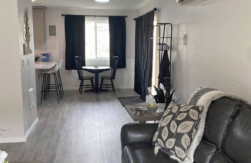 Okanogan County Casa | 2-bedroom house with a river view in Coulee Dam with WiFi, AC