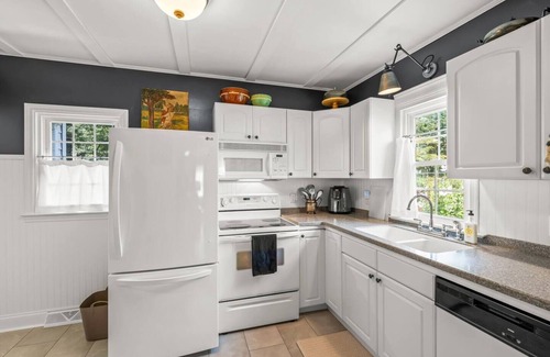 High Point Casa | 2 Bedroom in Emerywood, High Point, NC
