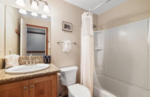 Kirkwood Apartamento | 2 Bedroom Kirkwood Condo – Across the Street from Village condo