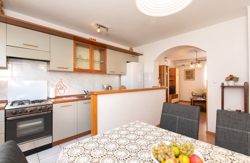 Krk Apartamento | 2-bedroom Krk Apartment - Near Krk Beaches & Town!