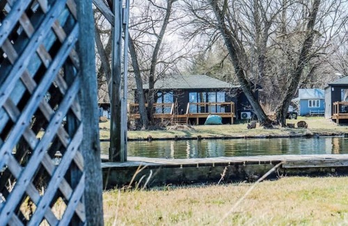 Harwood Cabina | 2-bedroom Lake Front Cottage in Harwood, ON #3