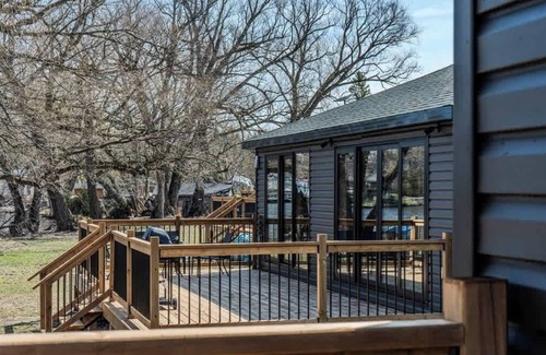 Harwood Cabina | 2-bedroom Lake Front Cottage in Harwood, ON #4