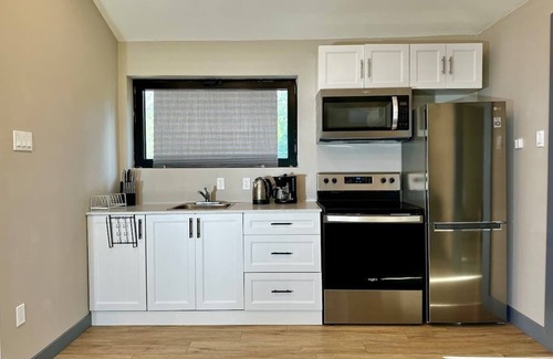 Harwood Cabina | 2-bedroom Lake Front Cottage in Harwood, ON #6