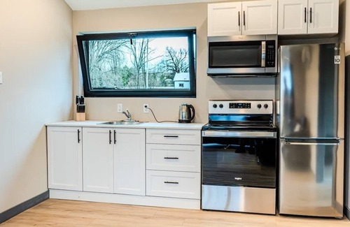 Harwood Cabina | 2-bedroom Lake Front Cottage in Harwood, ON #7