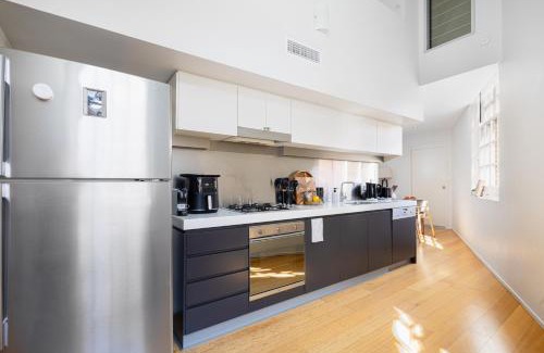Teneriffe Apartamento | 2-Bedroom Loft near CBD & River with Pool and Free Parking