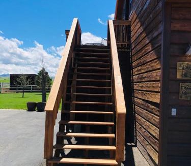 Bozeman Apartamento | 2 Bedroom Loft on Horse, Goat, Donkey and Cow Farm