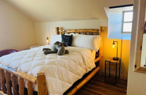 Bozeman Apartamento | 2 Bedroom Loft on Horse, Goat, Donkey and Cow Farm