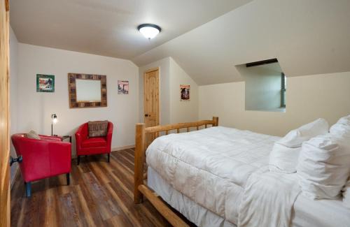 Bozeman Apartamento | 2 Bedroom Loft on Horse, Goat, Donkey and Cow Farm
