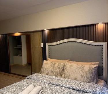 Malamig Apartamento | 2 bedroom loft type near Rockwell