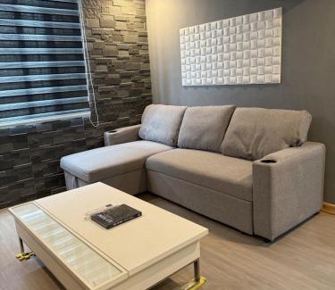 Malamig Apartamento | 2 bedroom loft type with 2 baths Near Rockwell