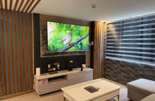 Malamig Apartamento | 2 bedroom loft type with 2 baths Near Rockwell