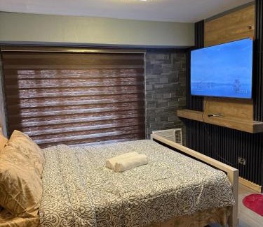 Malamig Apartamento | 2 bedroom loft type with 2 baths Near Rockwell