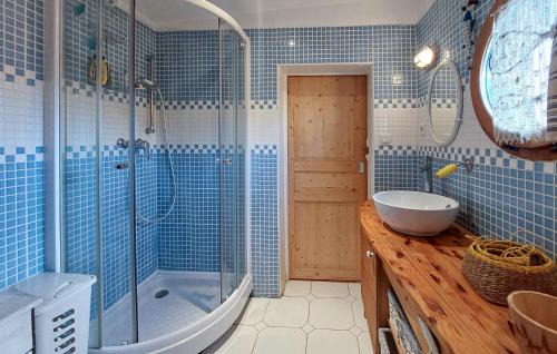 Pleumeur-Bodou Casa | 2 Bedroom Lovely Home In Pleumeur-Bodou