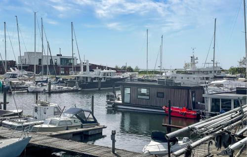 Municipality of Hellevoetsluis Alquiler De Eote | 2 Bedroom Lovely Ship In Hellevoetsluis
