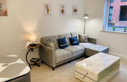 Derby Apartamento | 2 Bedroom Luxury Apartment! City Center with Free Parking!