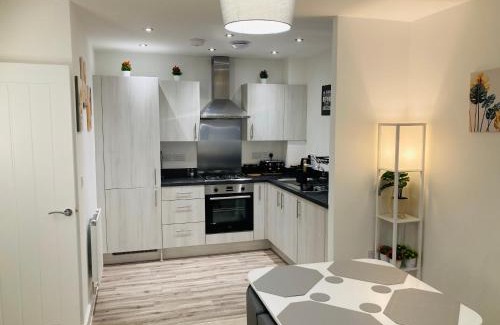 Derby Apartamento | 2 Bedroom Luxury Apartment! City Center with Free Parking!