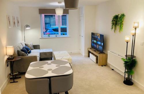 Derby Apartamento | 2 Bedroom Luxury Apartment! City Center with Free Parking!