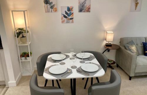 Derby Apartamento | 2 Bedroom Luxury Apartment! City Center with Free Parking!