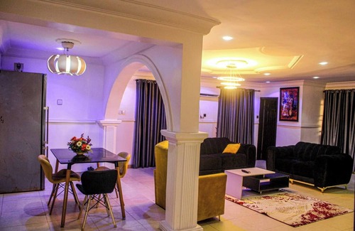 Alimosho Apartamento | 2 Bedroom Luxury Apartment With Pool -24hrs Power -ps4