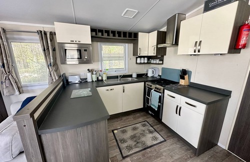 Ringwood Casa | 2 Bedroom Luxury Caravan on Family Park and short drive to Bournemouth Beach