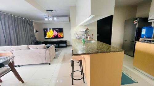 Bagumbayan Apartamento | 2 bedroom Luxury Condo in Eastwood with Scenic City view, unli wifi and netflix