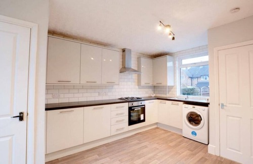 Trowell Casa | 2 Bedroom Minimalist Home From Home With Parking