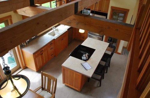 Discovery Islands Cabina | 2 Bedroom Ocean View Cottage Quadra Island