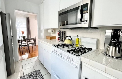 Middletown Casa | 2 Bedroom - Ocean View, Hot Tub, Parking - 8 Guest