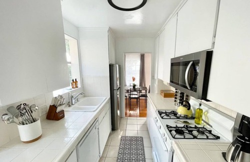 Middletown Casa | 2 Bedroom - Ocean View, Hot Tub, Parking - 8 Guest