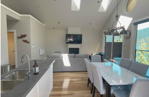 Port Renfrew Cabaña | 2 Bedroom Oceanfront Cottage