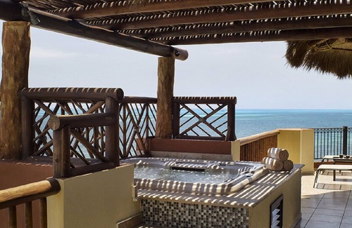 Punta Sam Apartamento | 2 Bedroom Oceanfront Penthouse with Resort Amenities