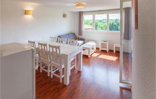 Cassen Apartamento | 2 Bedroom Pet Friendly Apartment In Cassen